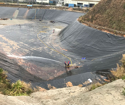 阿拉尔农场废水池清理