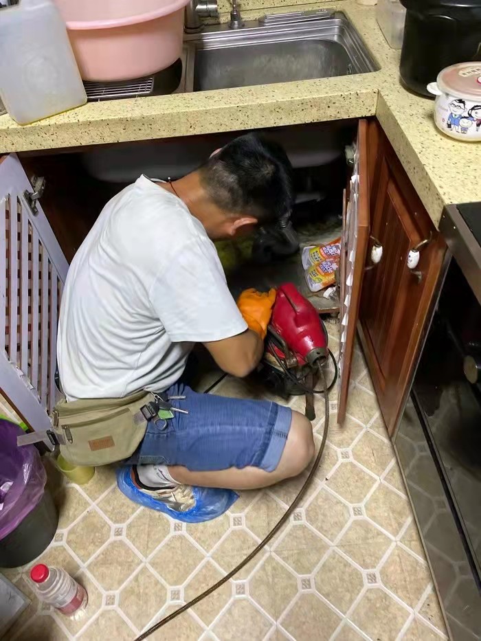 阿拉尔农场通下水道